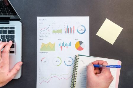 charts-data-desk-669615